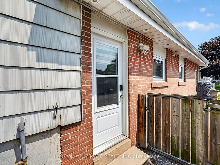 818 Krosno Blvd #BASEMENT — Photo 3
