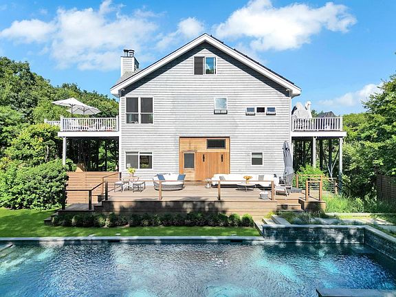 5th image of 32 Island View Dr E