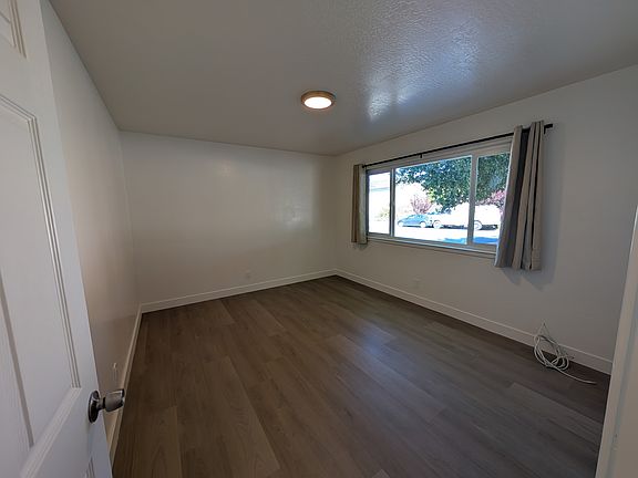 5th image of 1550 Valley View Rd #25