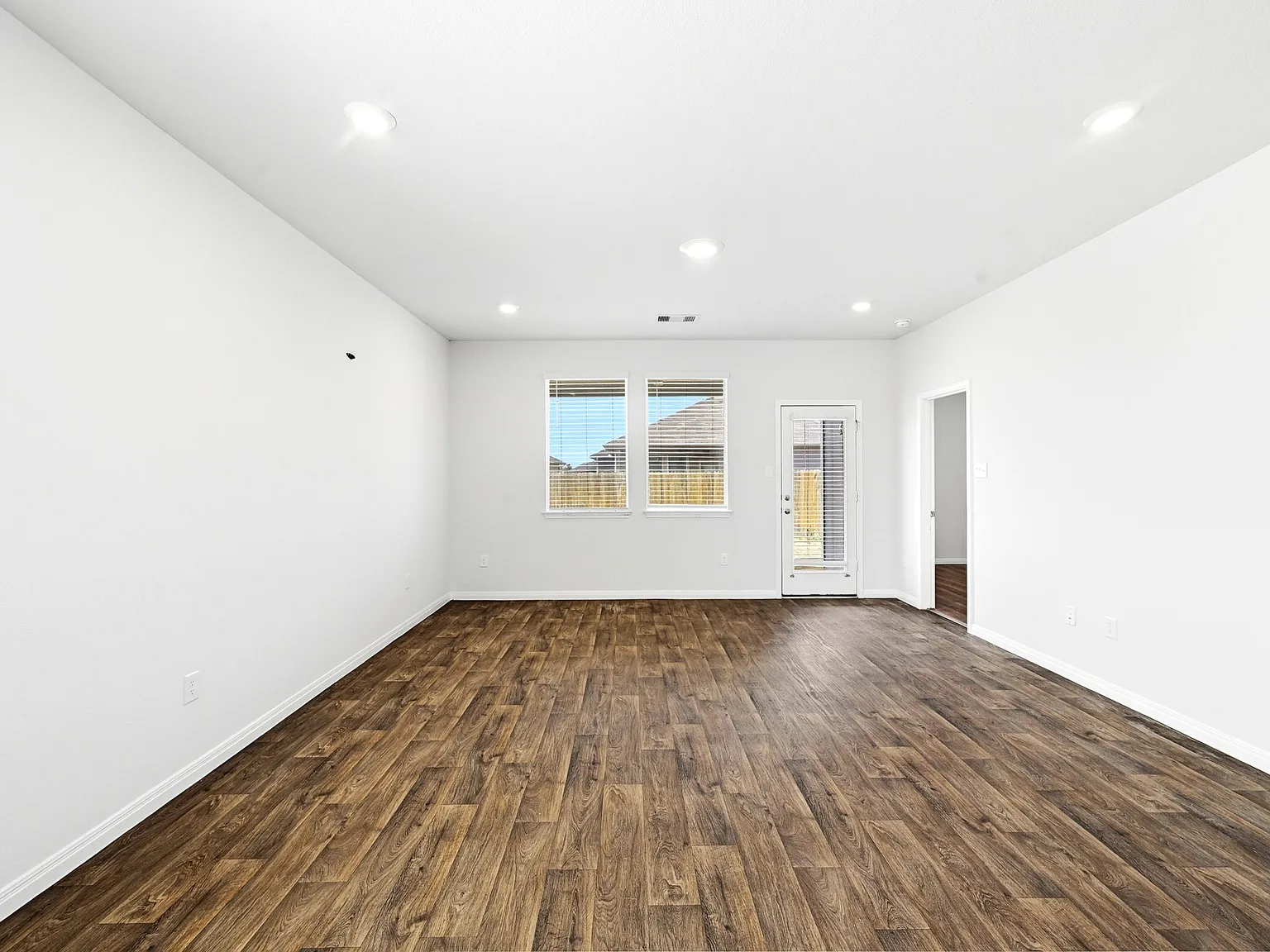 4 bed, 1852 sqft, $1,995 — Photo 4