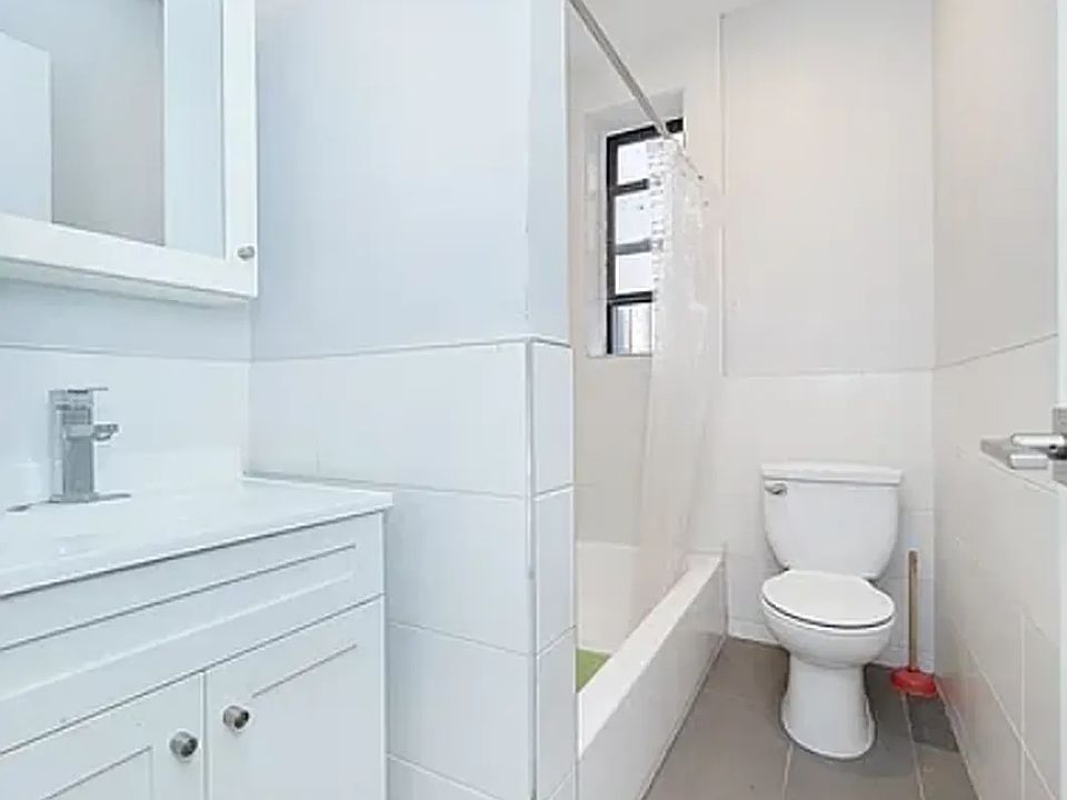 2nd image of 330 E 22nd St APT 4C