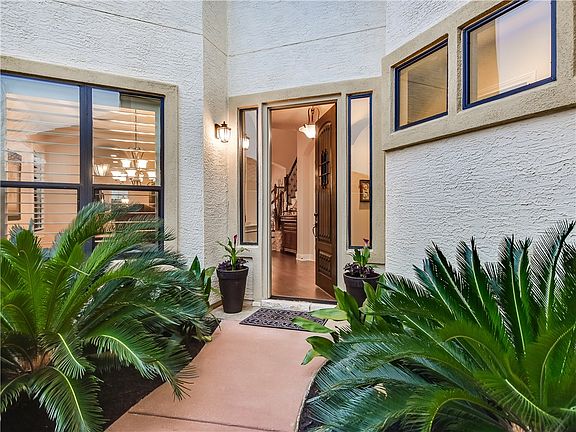 3rd image of 404 Indianwood Dr