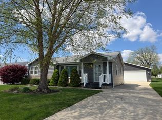 301 Cedar Dr, Clinton, IL 61727
