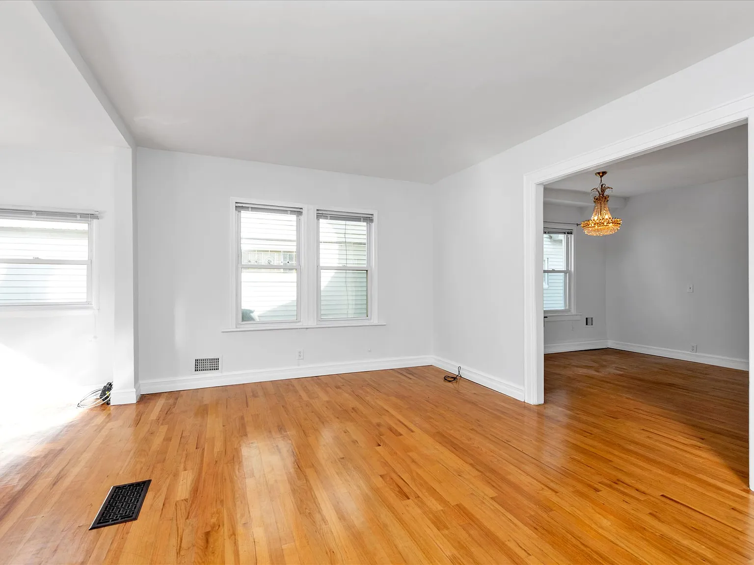 70-15 Manse Street — Photo 4