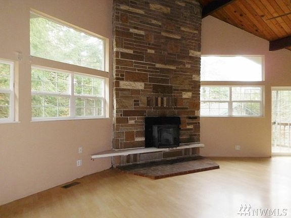 3rd image of 360 E Twanoh Falls Dr