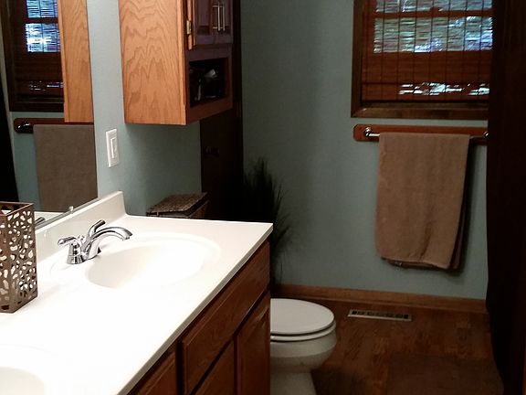 Full Bathroom - main floor