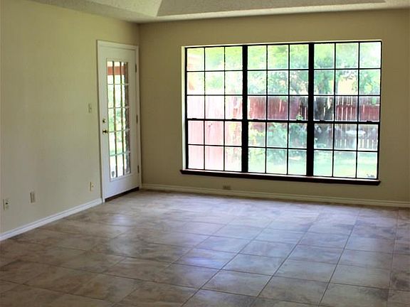 4th image of 324 Sagua La Grande Ave #27