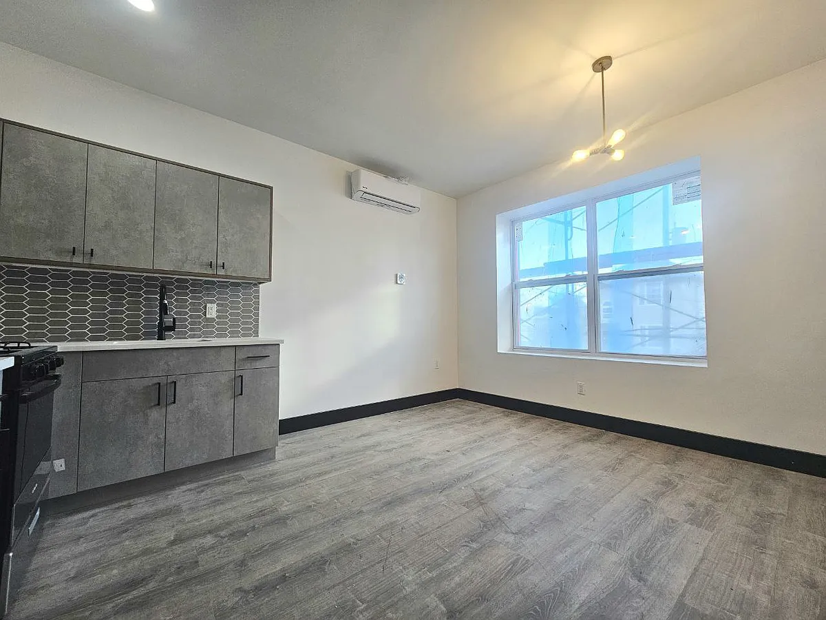Building Photo - 11 Thomas St #GD