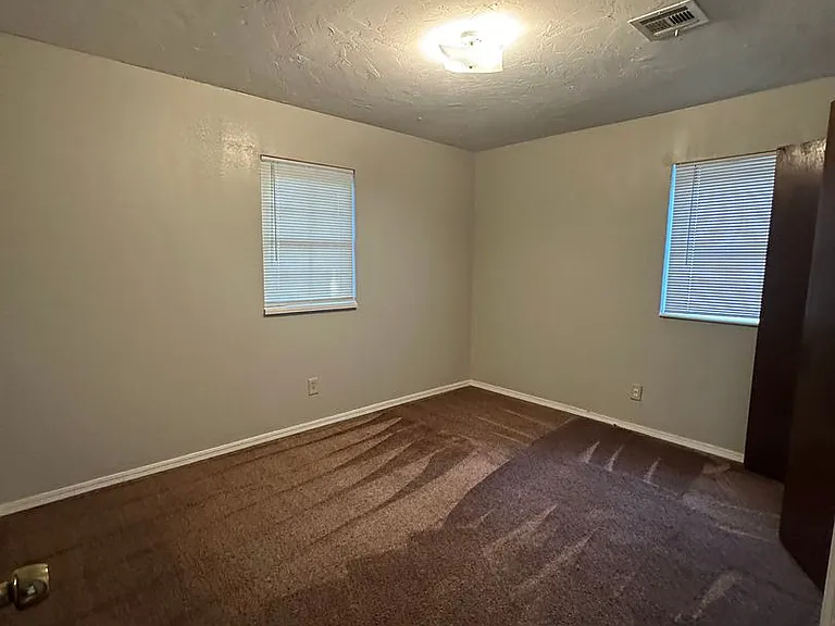 537 Franklin St — Photo 11