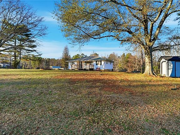 3rd image of 572 Young Loop