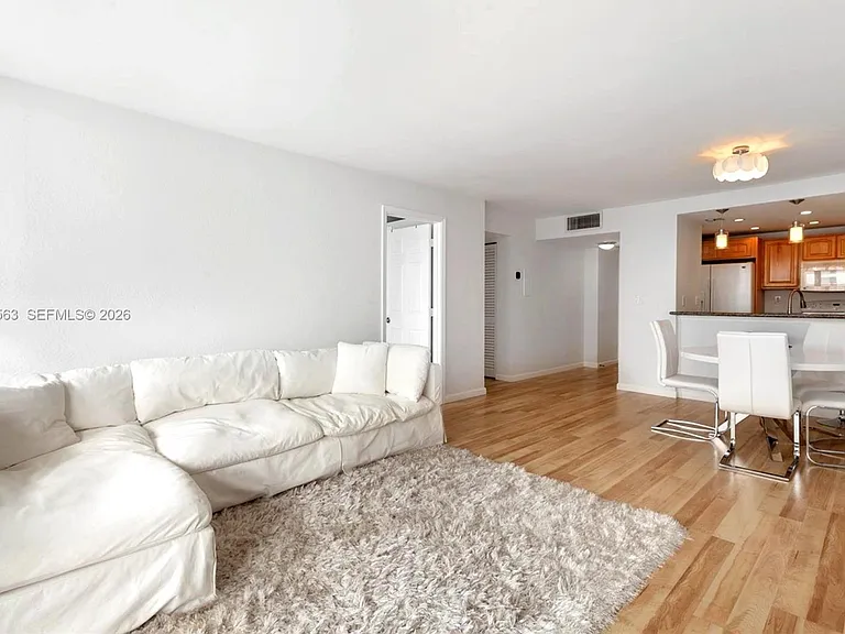 600 NE 36th St #1717 — Photo 5