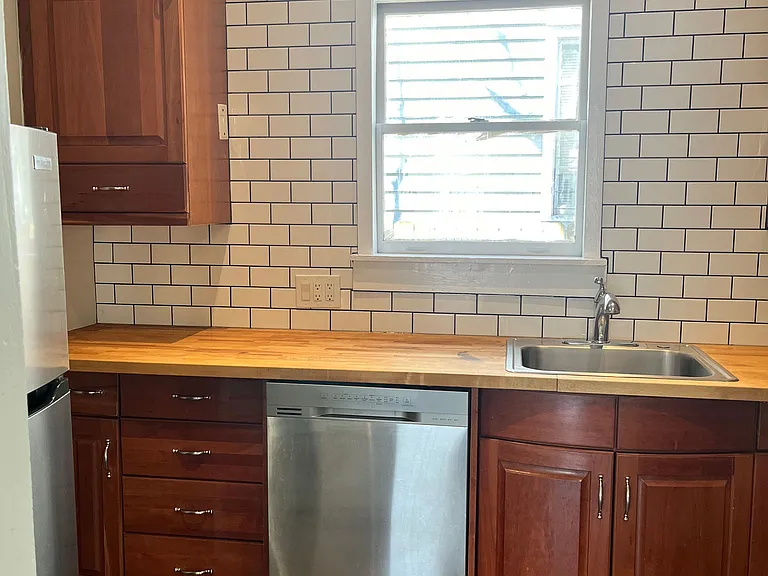 421 E Anderson St #A — Photo 12