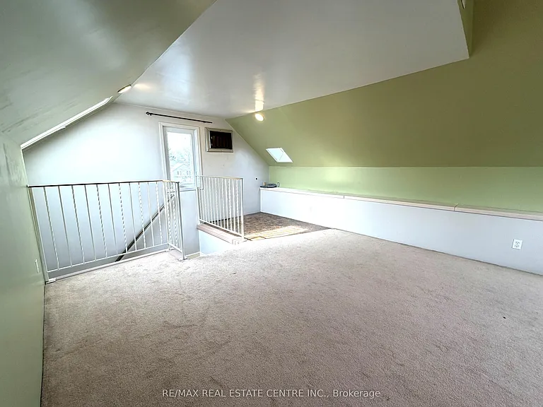 218 Weber St E — Photo 14