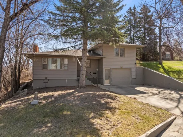 715 4th St SE, Minot, ND 58701