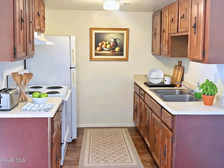 2625 N Alvernon Way — Photo 9