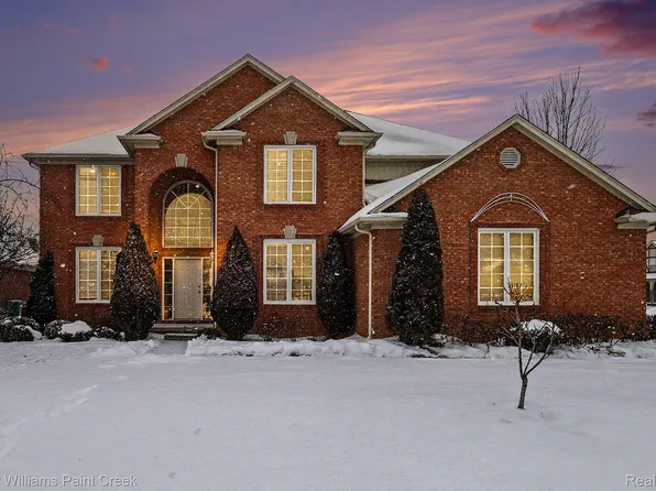 19573 Potomac Dr, Macomb, MI 48044