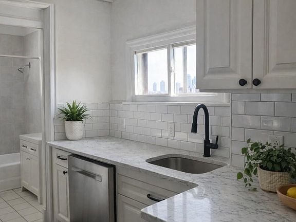 3rd image of 40 Westervelt Pl APT 3