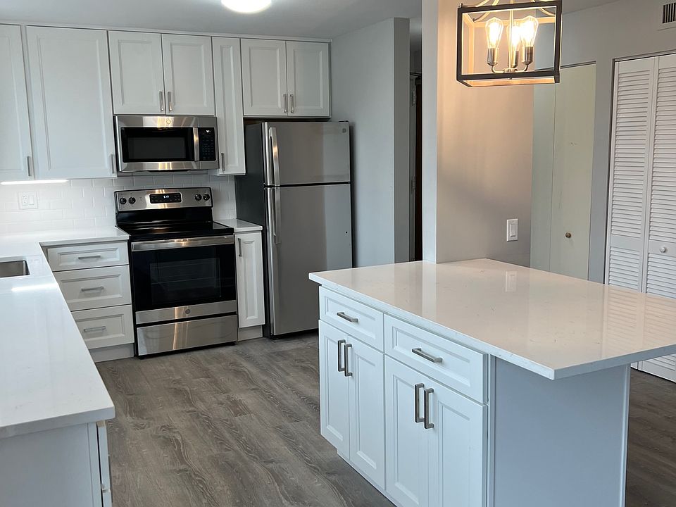 1st image of 854 Lee St #403