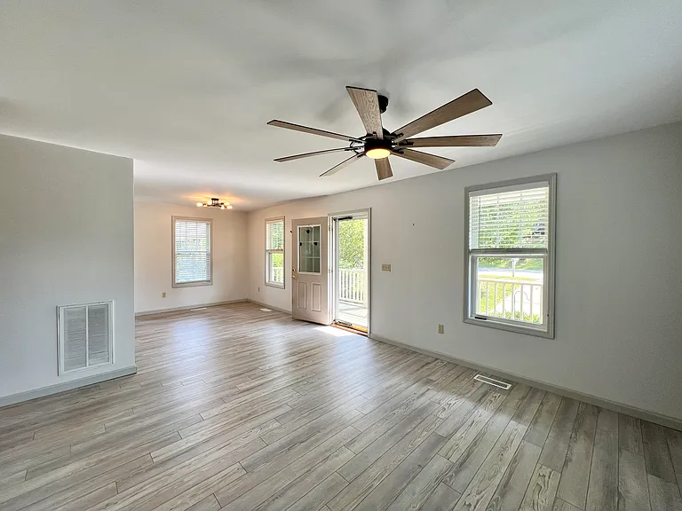 130 Warren Haynes Dr — Photo 5
