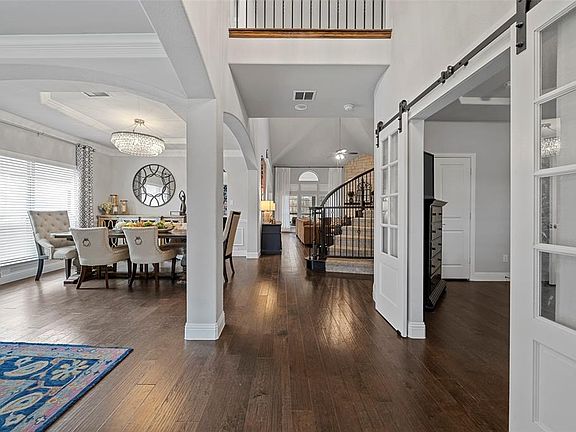3rd image of 302 Airlene Ln