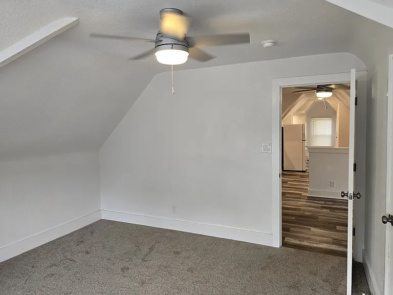 1564 E 82nd St #3 — Photo 27