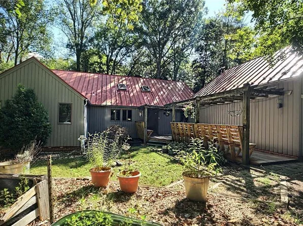 271 Chick Cove Dr, Hardyville, VA 23070