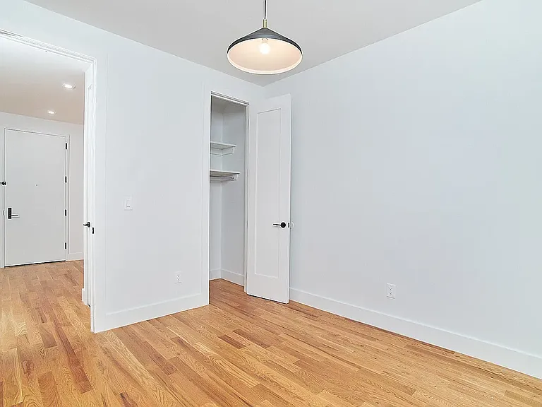 3215 Clarendon Rd #3R — Photo 12