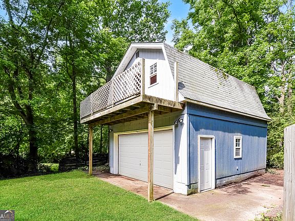 3rd image of 6581 Windsor Dr