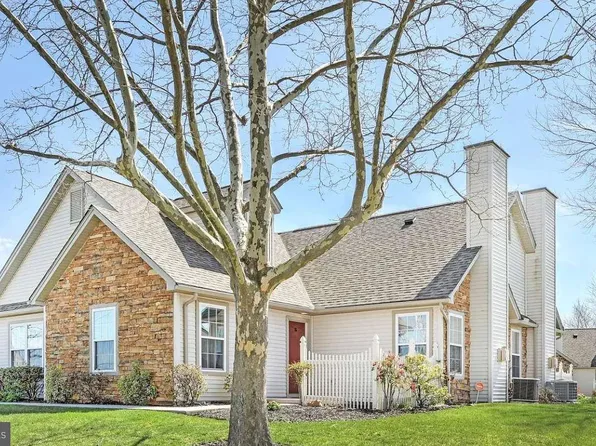 16 Blossom Ln, Littlestown, PA 17340