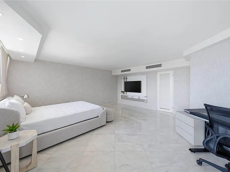 1 Taft St #Penthouse C — Photo 13