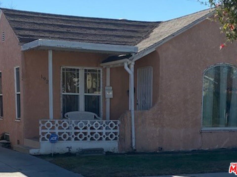 1st image of 1922 W 66th St