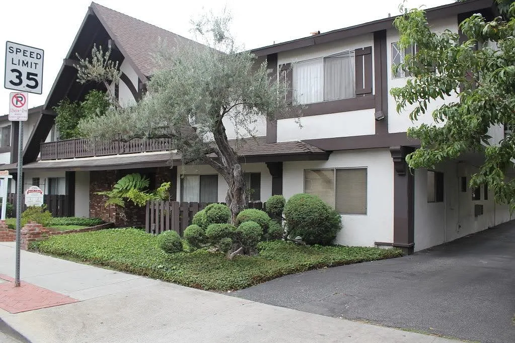 1 bed, 650 sqft, $1,950 — Photo 1