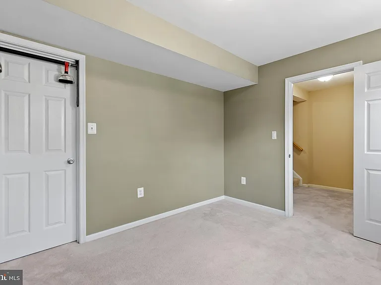 13129 Englishwood Ln — Photo 36