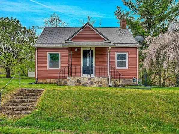 904 Westview St, Narrows, VA 24124