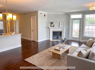 978 Worcester St #310, Wellesley, MA 02482