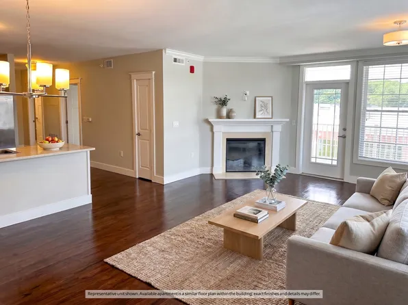 978 Worcester St #310, Wellesley, MA 02482