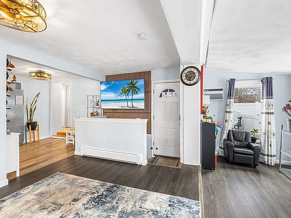 3rd image of 79 Valley Rd