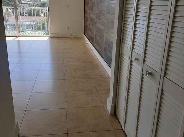 2000 NE 135 St 406 #406