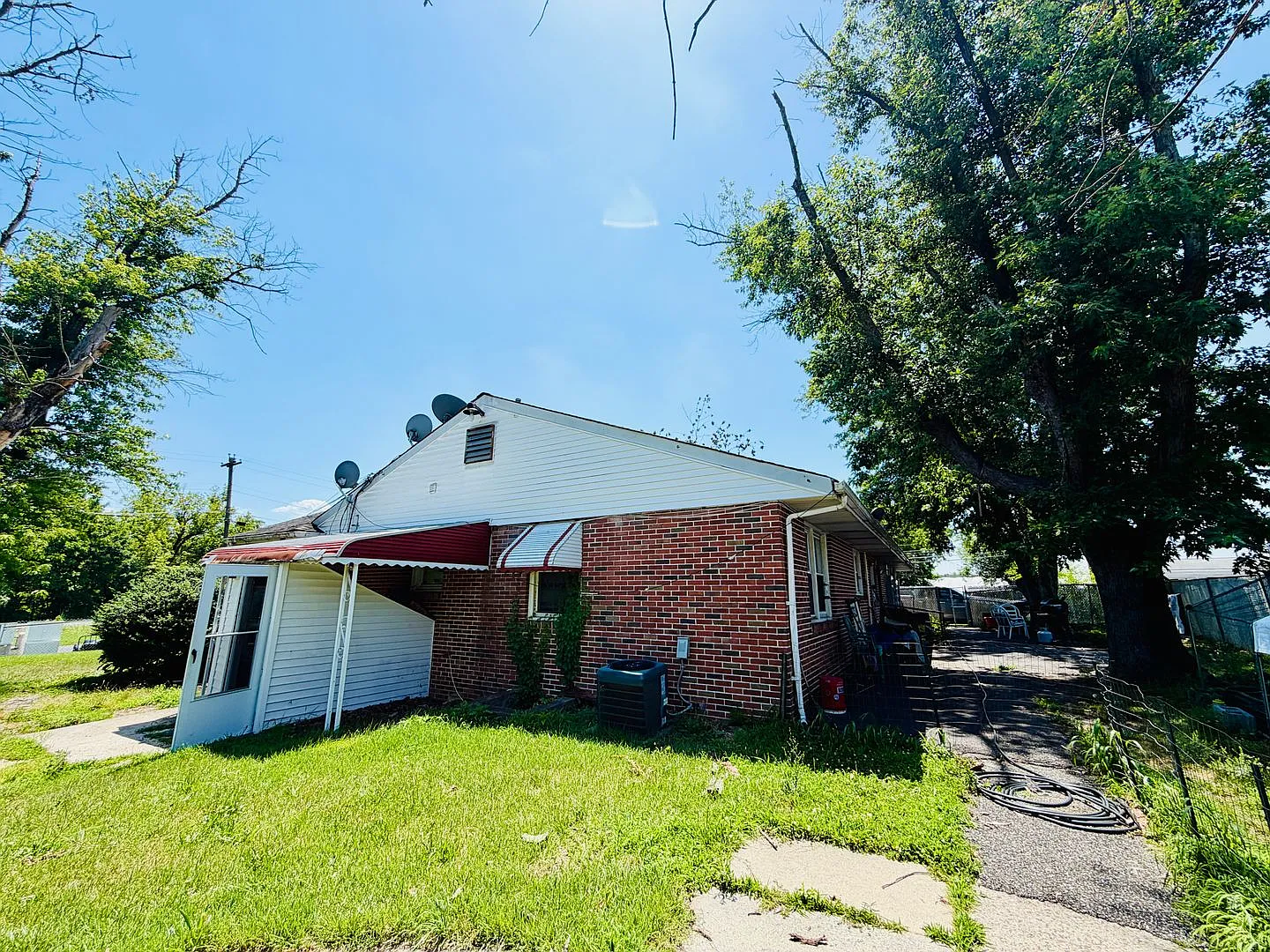 501 Spring Rd — Photo 2