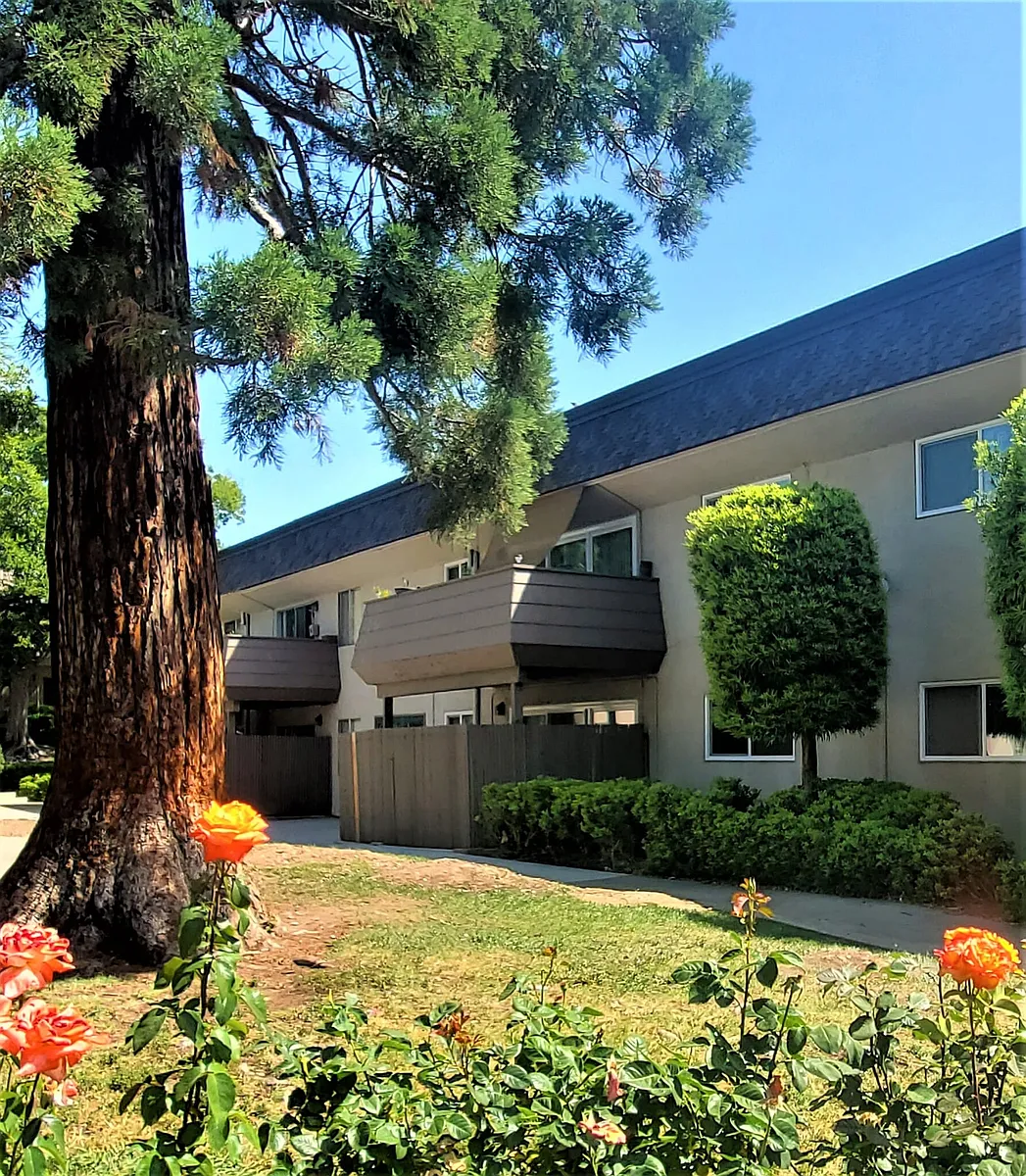 Building Photo - Hacienda Apartments