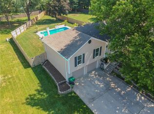 1005 NE Hunters Rd, Blue Springs, MO 64014
