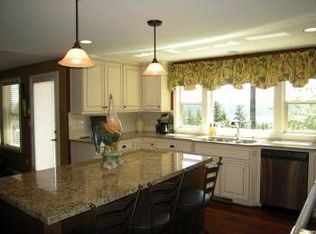 161 E Rainier Ct, Allyn, WA 98524