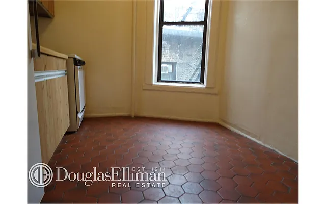 Rented by Douglas Elliman | media 32