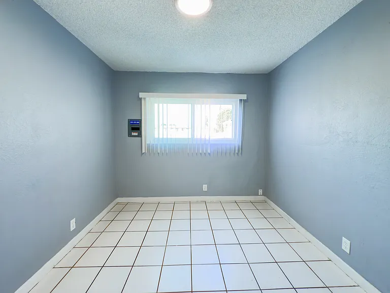 10374 Long Beach Blvd #8 — Photo 14