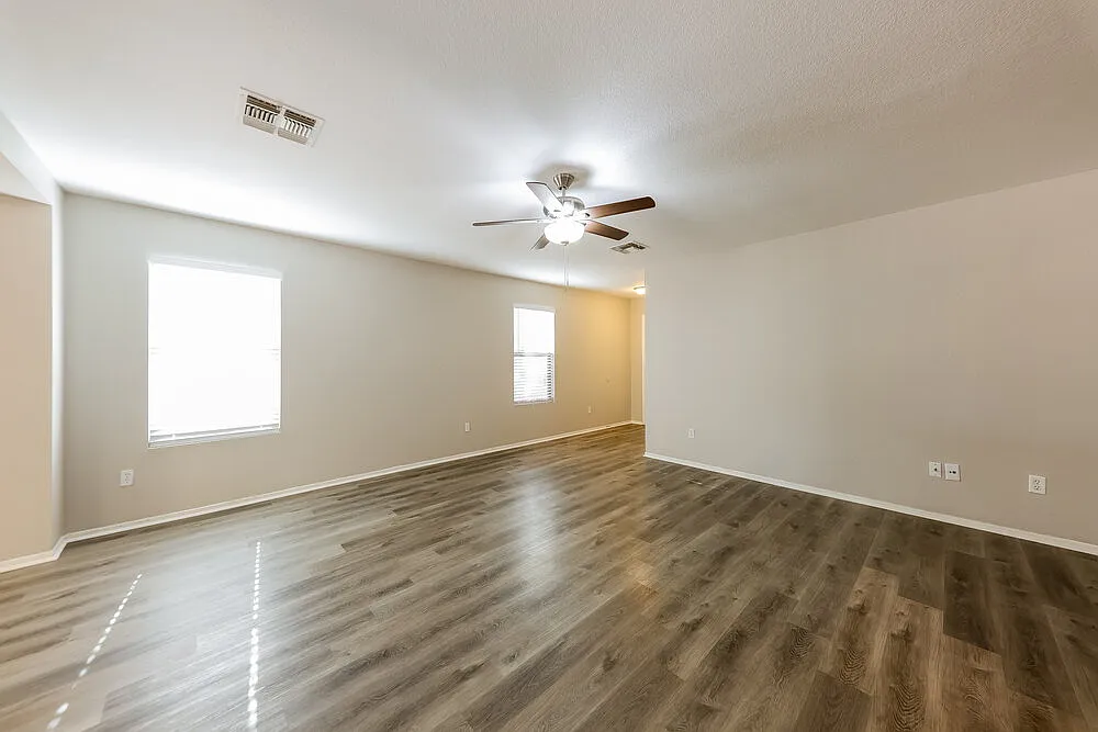 3 bed, 2.0 bath, 1647 sqft, $2,155 — Photo 4