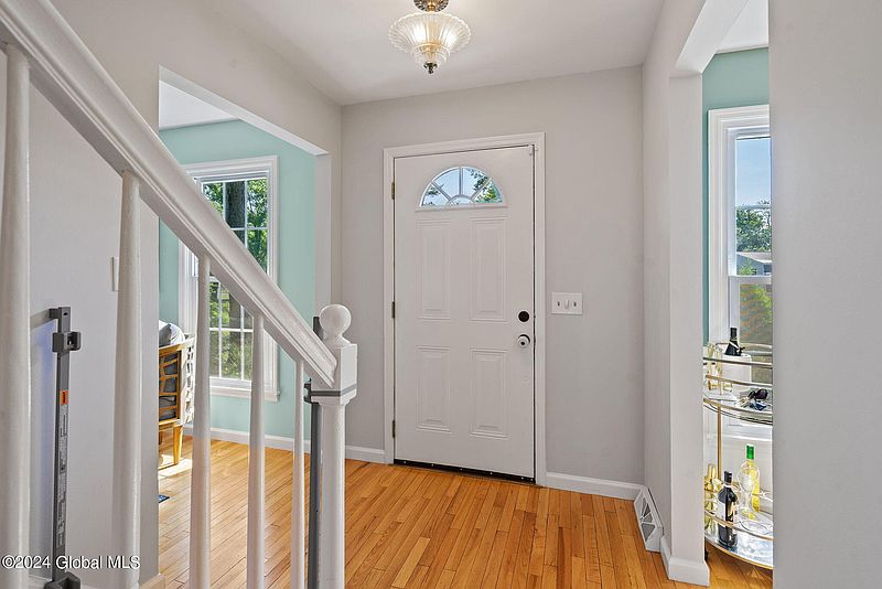 4th image of 17 Woodstream Drive