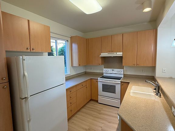 3rd image of 35 Iliau Way APT 15A
