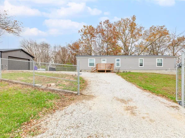 429 Redwood Ave, Royal Lakes, IL 62685