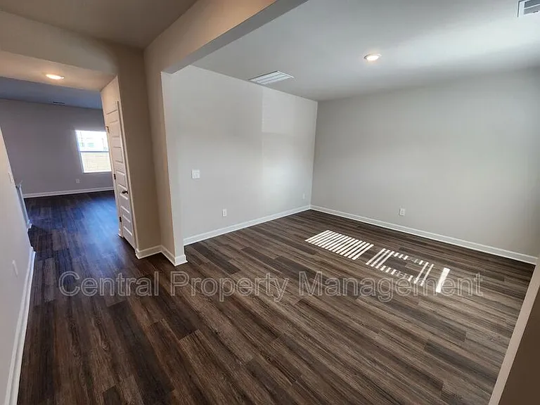 628 Orsman Trl — Photo 10