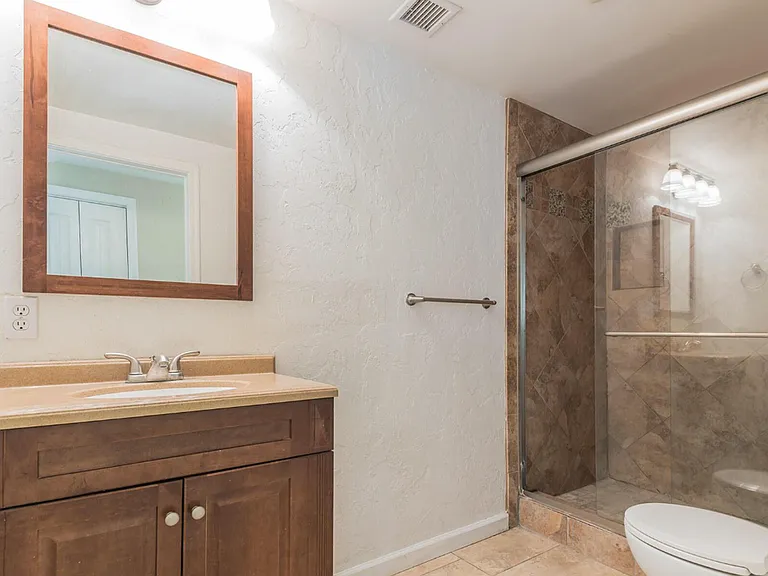 410 E. Waverly St. — Photo 13